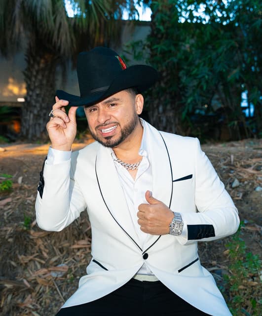 Larry Hernandez